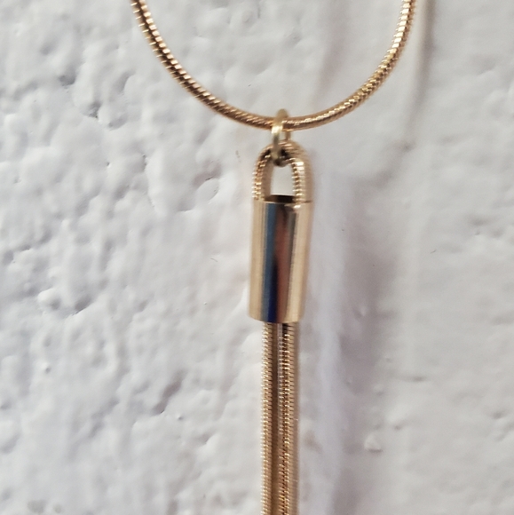 New Guess Polished Tassel Necklace. - Picture 11 of 13